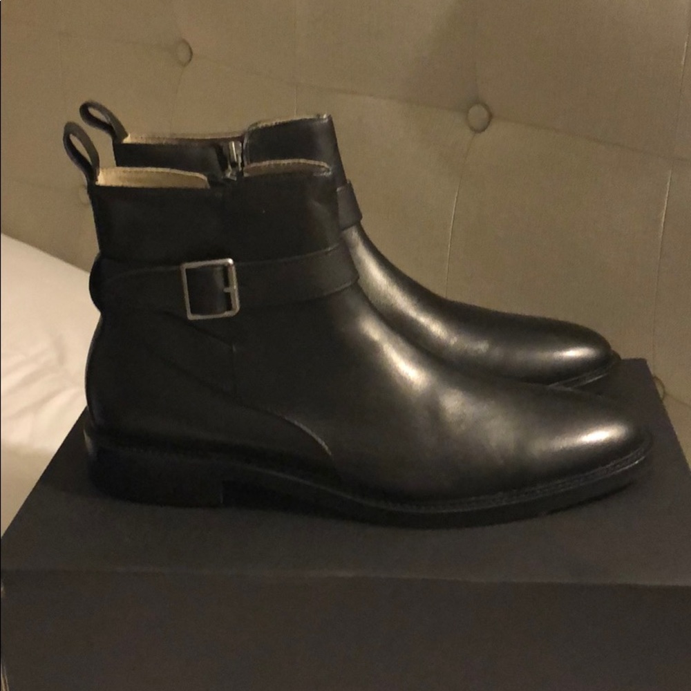 Banana Republic Chelsea Boost